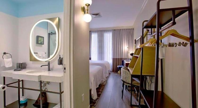 Royal St. Charles Hotel New Orleans Buitenkant foto